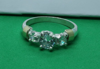 Ao28 Anillo Tres Piedras