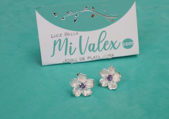 A532 Arete Flor Blanca