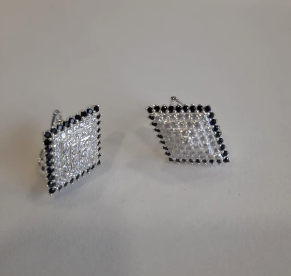 A22 Arete Rombo Blanco y Negro