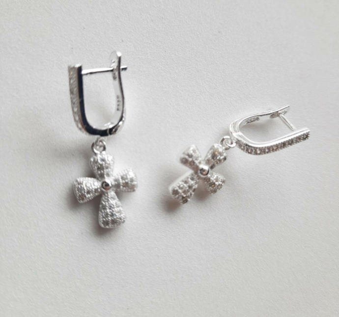 Jo30 Aretes Cruz Piedritas