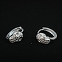 Arete clic blanco